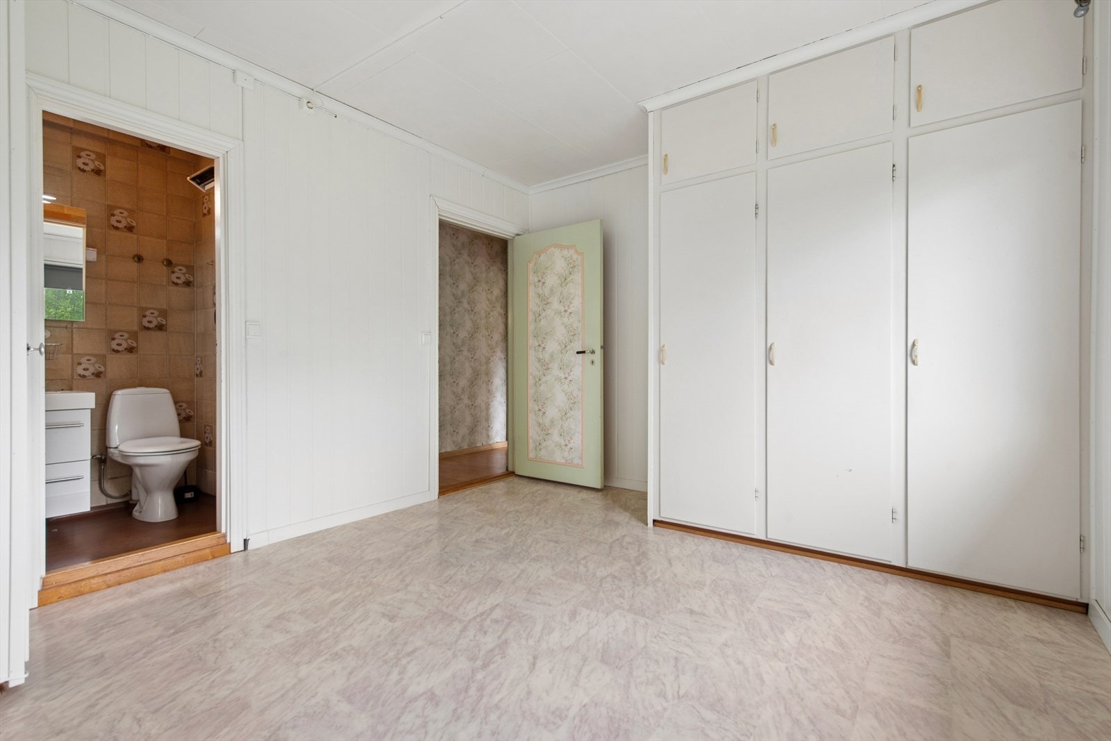 Hovedsoverom med god plass til garderobeskap. Galleribilde