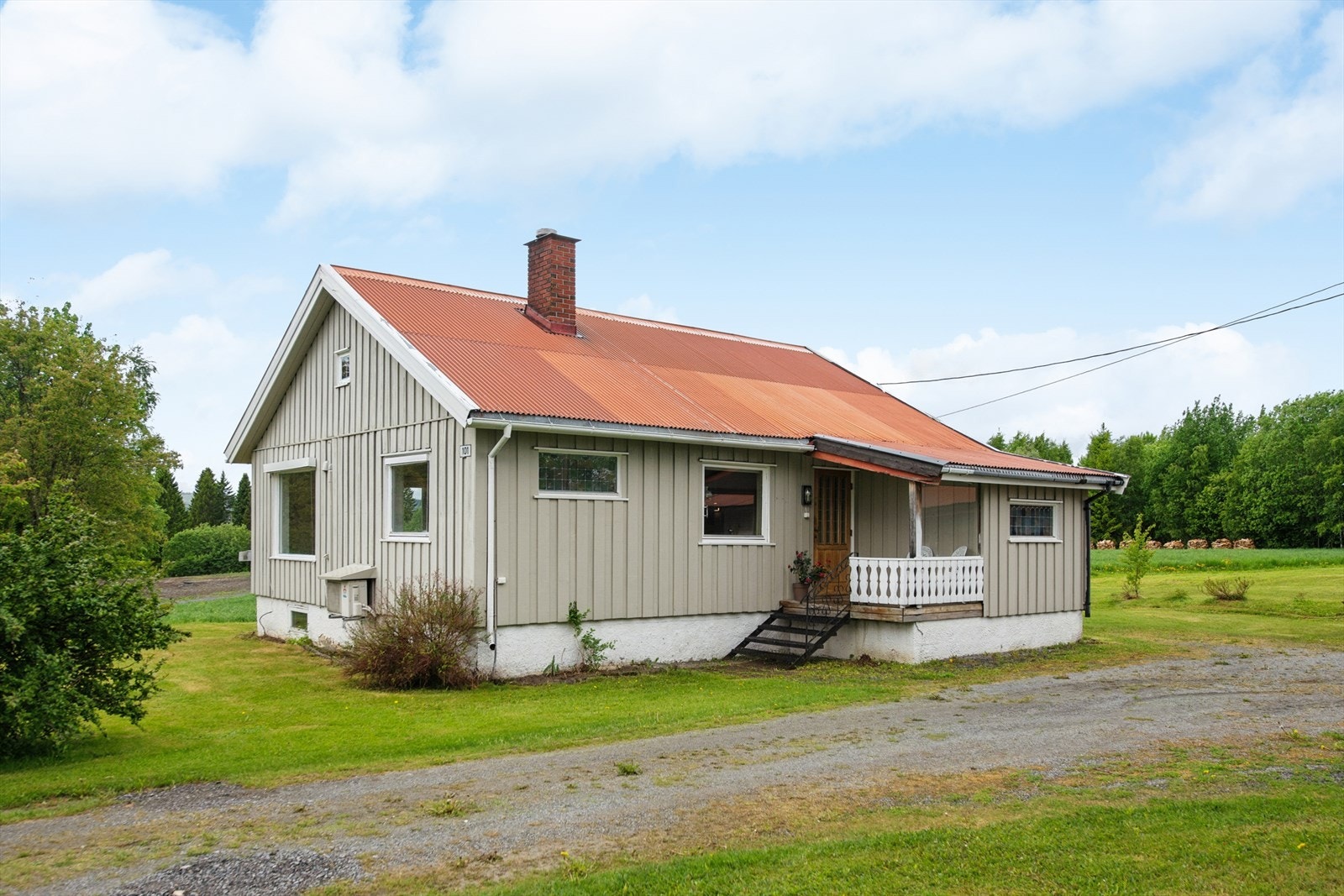Enebolig fra 1953 med en stor, eiet tomt på 1826 m². Galleribilde