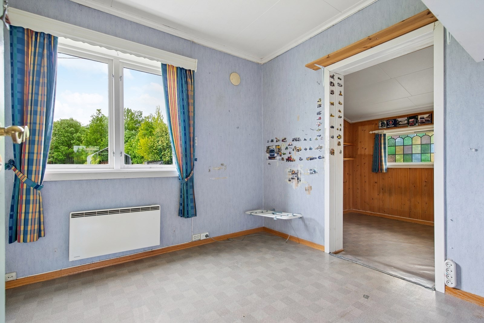 Boligens vinduer er en kombinasjon av trevinduer med 2-lags isolerglass og 1+1 lags glass. Galleribilde
