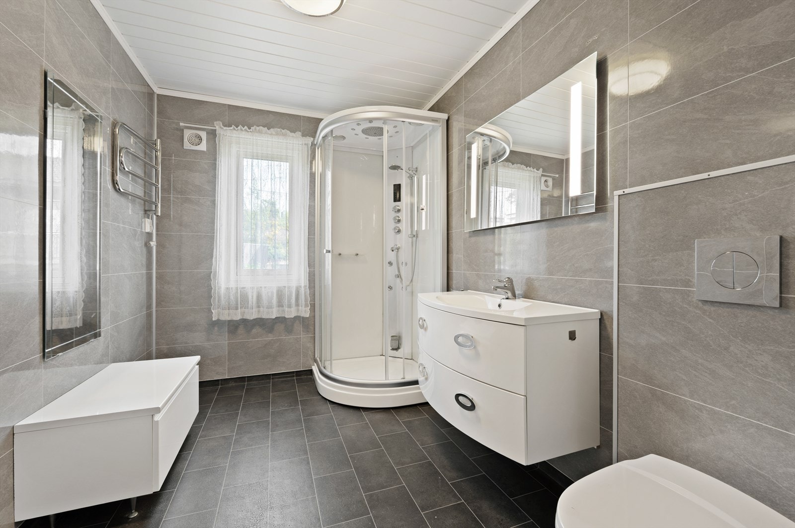 Bad/wc oppusset i 2016 Galleribilde