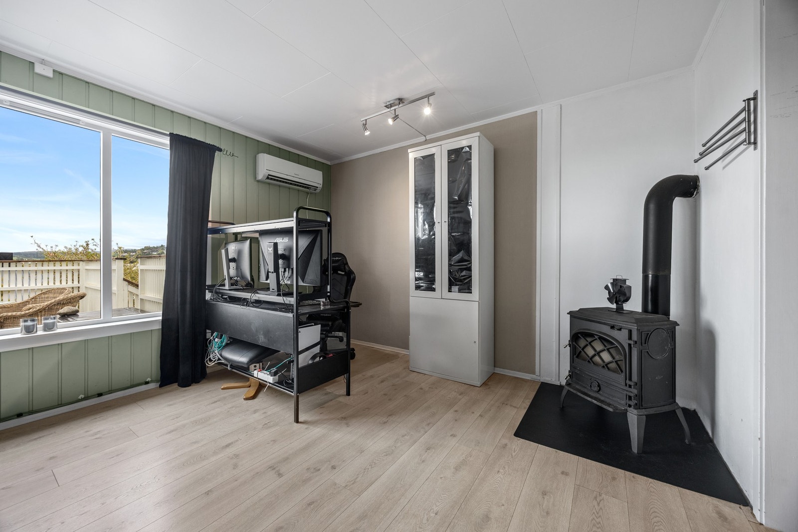 Det er oppvarming fra vedfyring, varmepumpe og elektrisitet Galleribilde