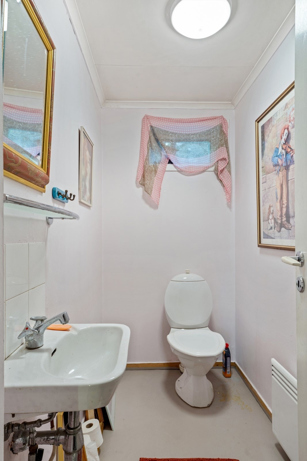 Toalettrom. Galleribilde