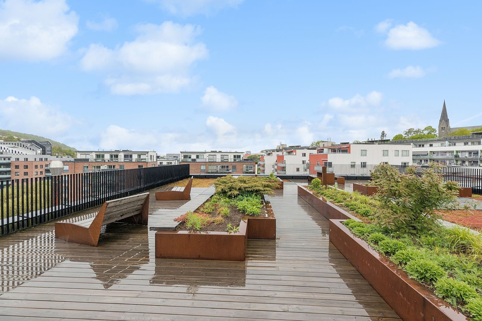 Beboerne har tilgang til felles takterrasse med gode solforhold. Galleribilde