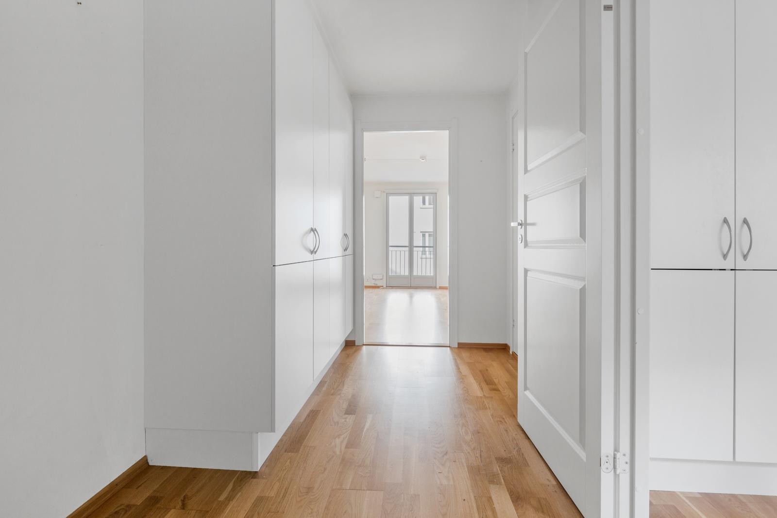 Entre - meget romsligt og lyst - Galleribilde