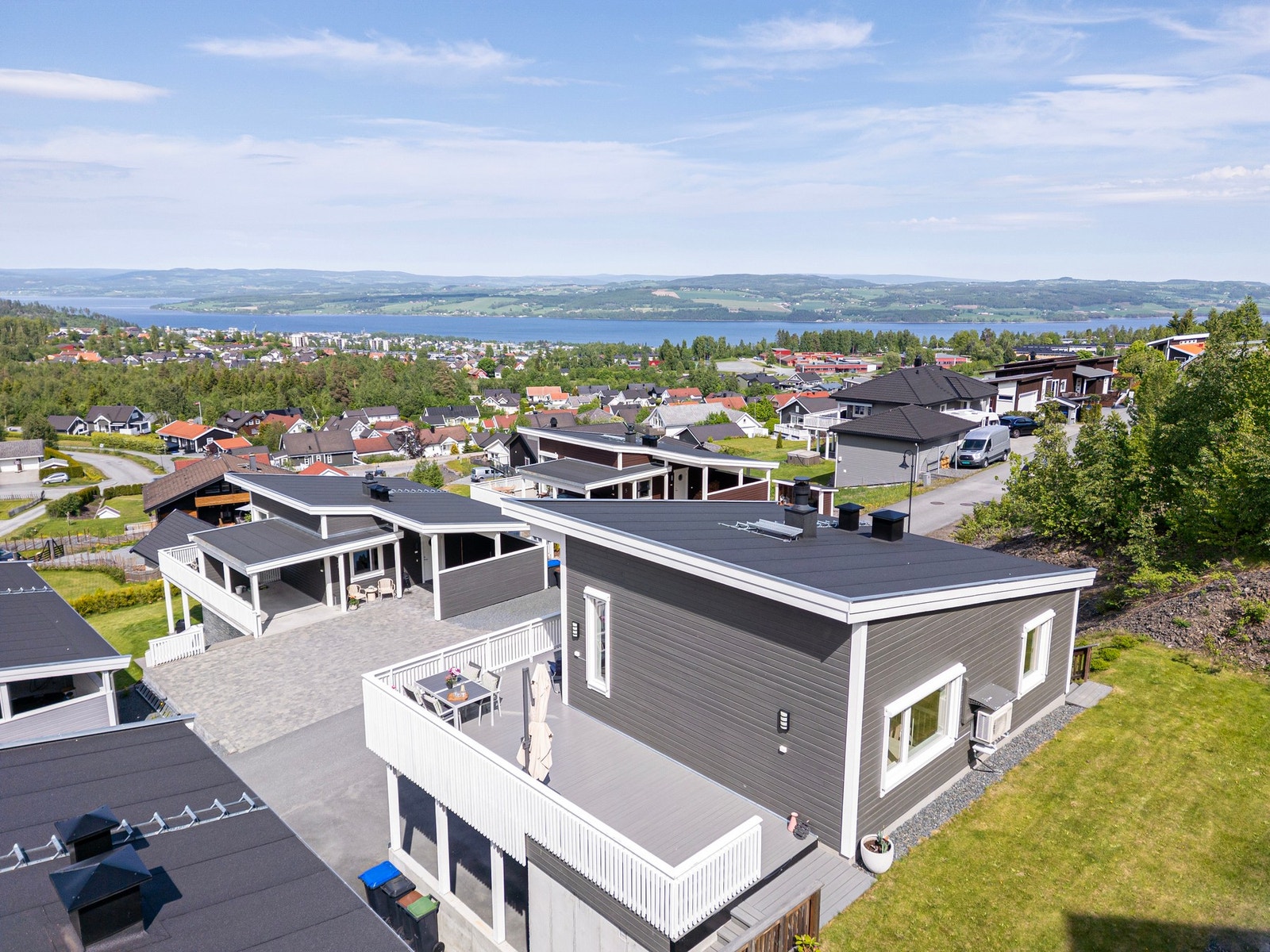 Lekker oppgradert enebolig med god planløsning | Attraktiv beliggenhet | Flott utsikt ! Galleribilde