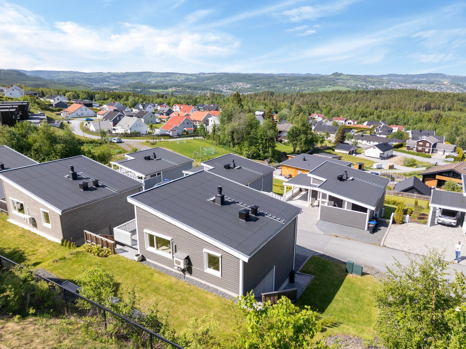 Solrikt og meget barnevennlig villaområde nær barnehage og skole Galleribilde