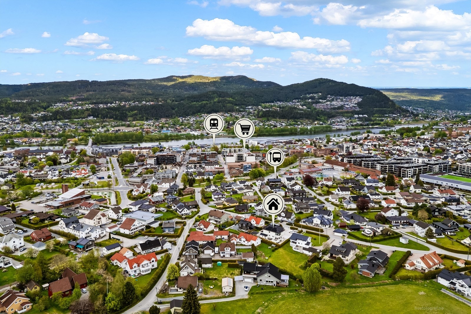 Kort vei til offentlig transport, med Mjøndalen stasjon og bussholdeplass innen gangavstand. Galleribilde