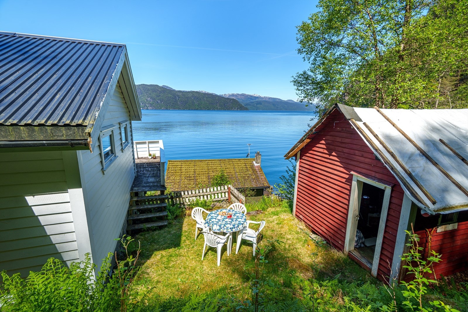 På tomten står også en frittstående bod på 11 m² for ekstra lagringsplass. Galleribilde