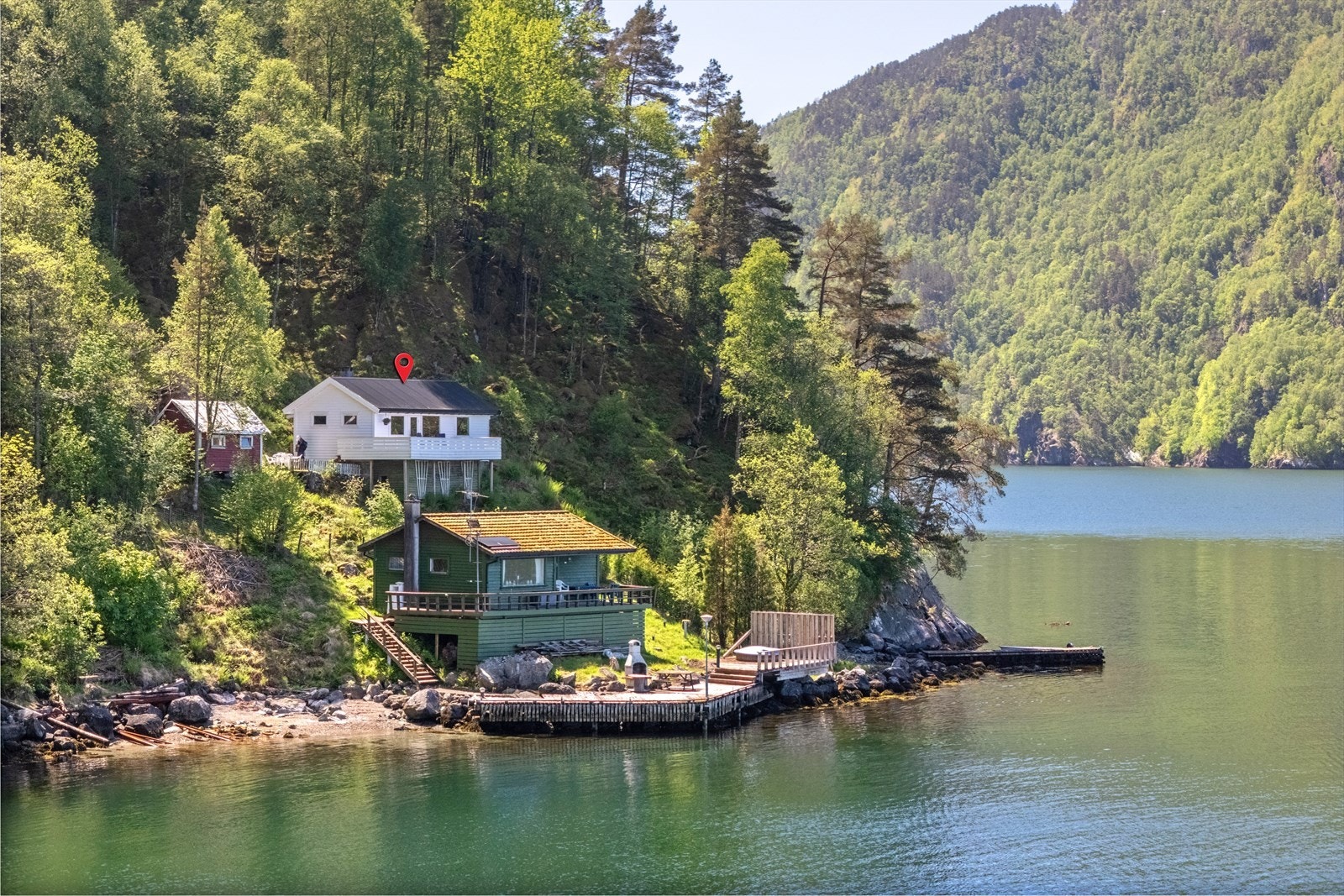 Velkommen til Ørevika/Lovrafjorden! Presentert av Eiendomsmegler 1 v/Tonje Krakk Fotograf: FotoYoon Galleribilde
