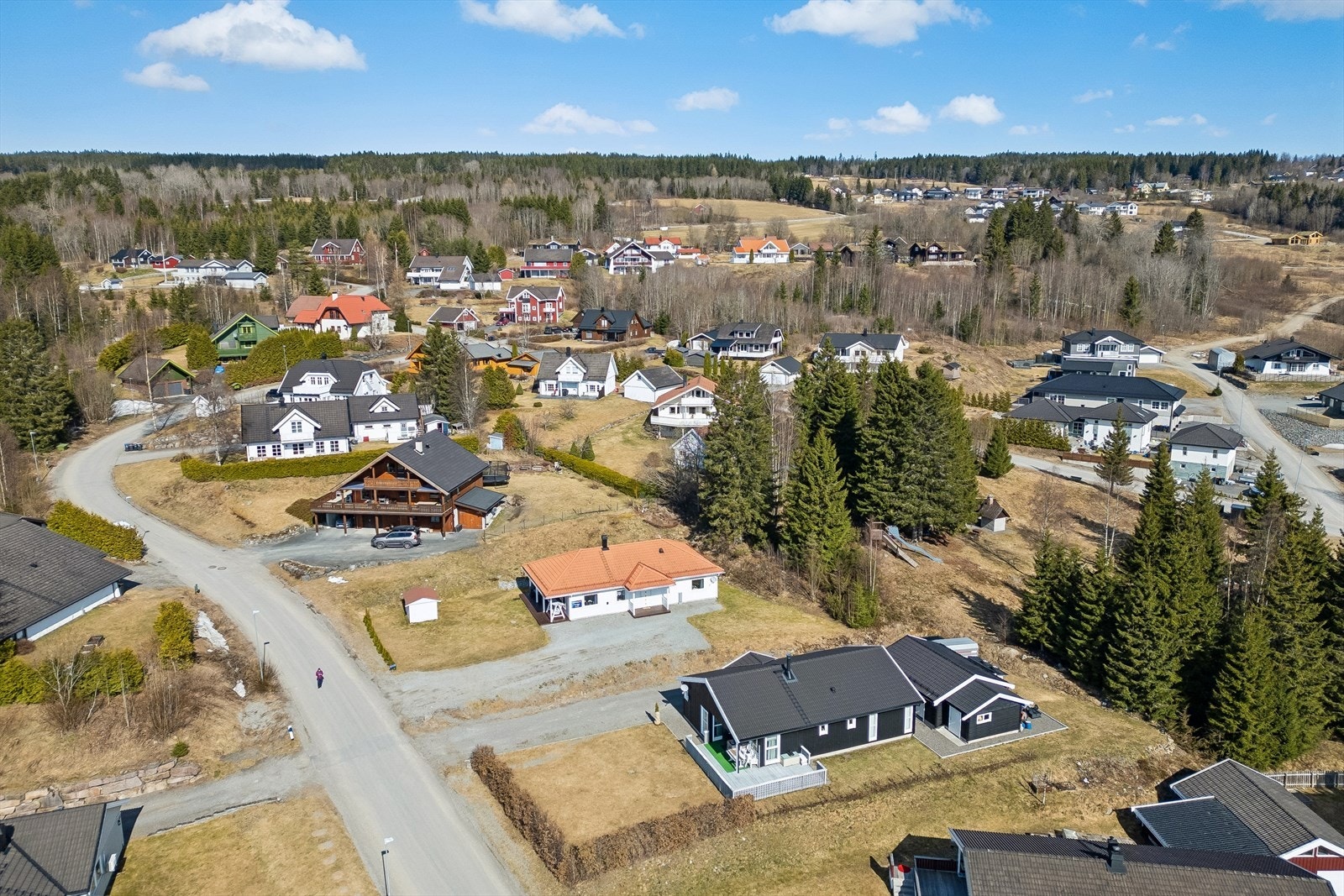 Moderne enebolig fra 2014 med en praktisk og arealeffektiv planløsning over ett plan. Galleribilde
