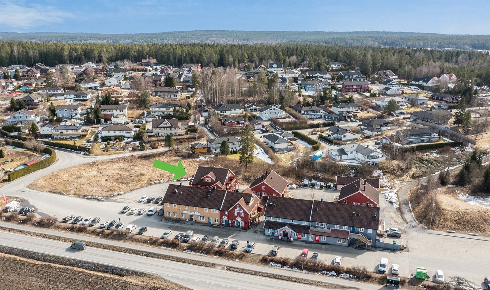 Leiligheten ligger sentralt i Ringvoll, et rolig og barnevennlig område med kort vei til skole og barnehage. Galleribilde