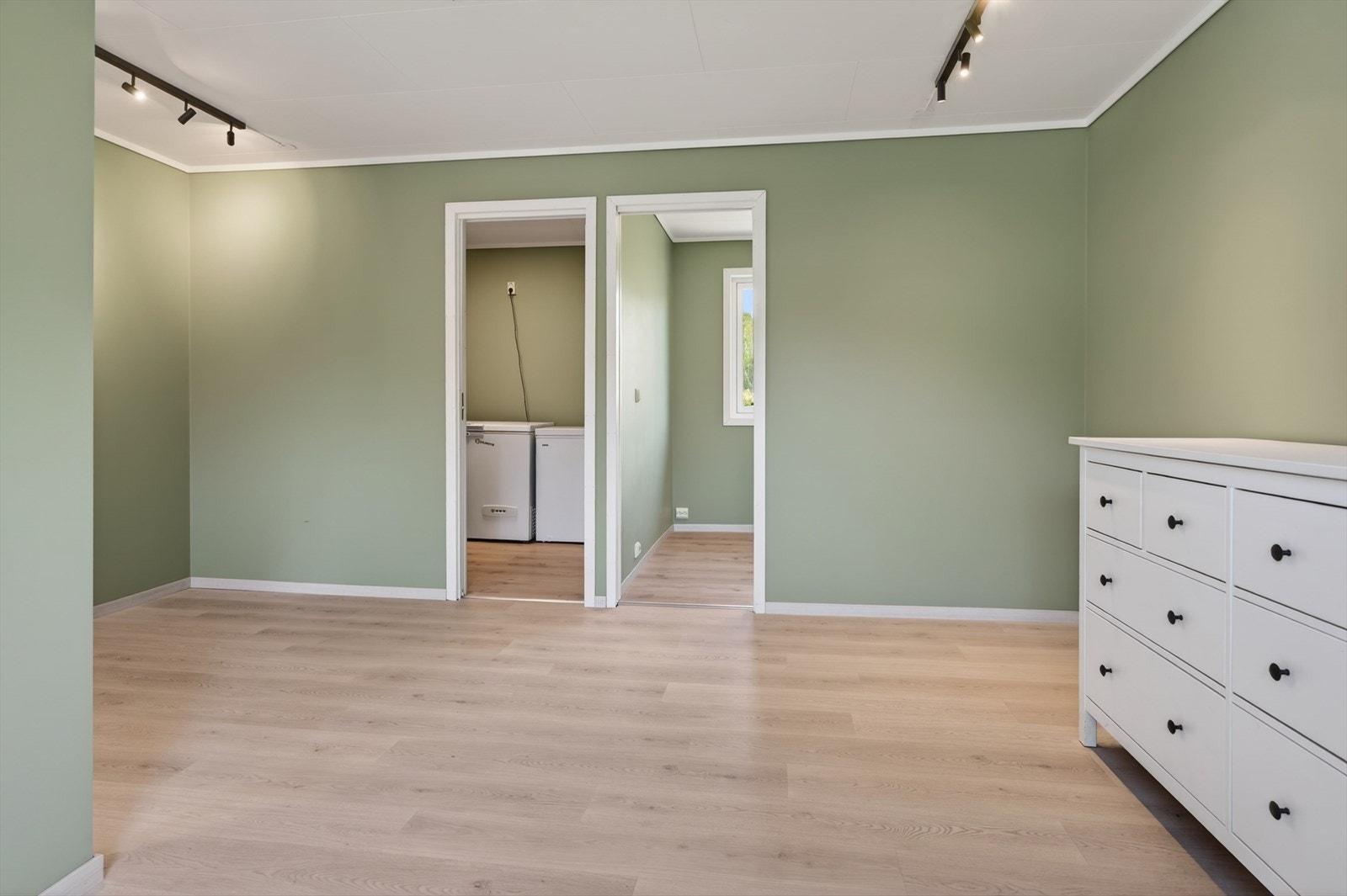 Den ombygde delen har egen inngang til vaskerommet. Galleribilde