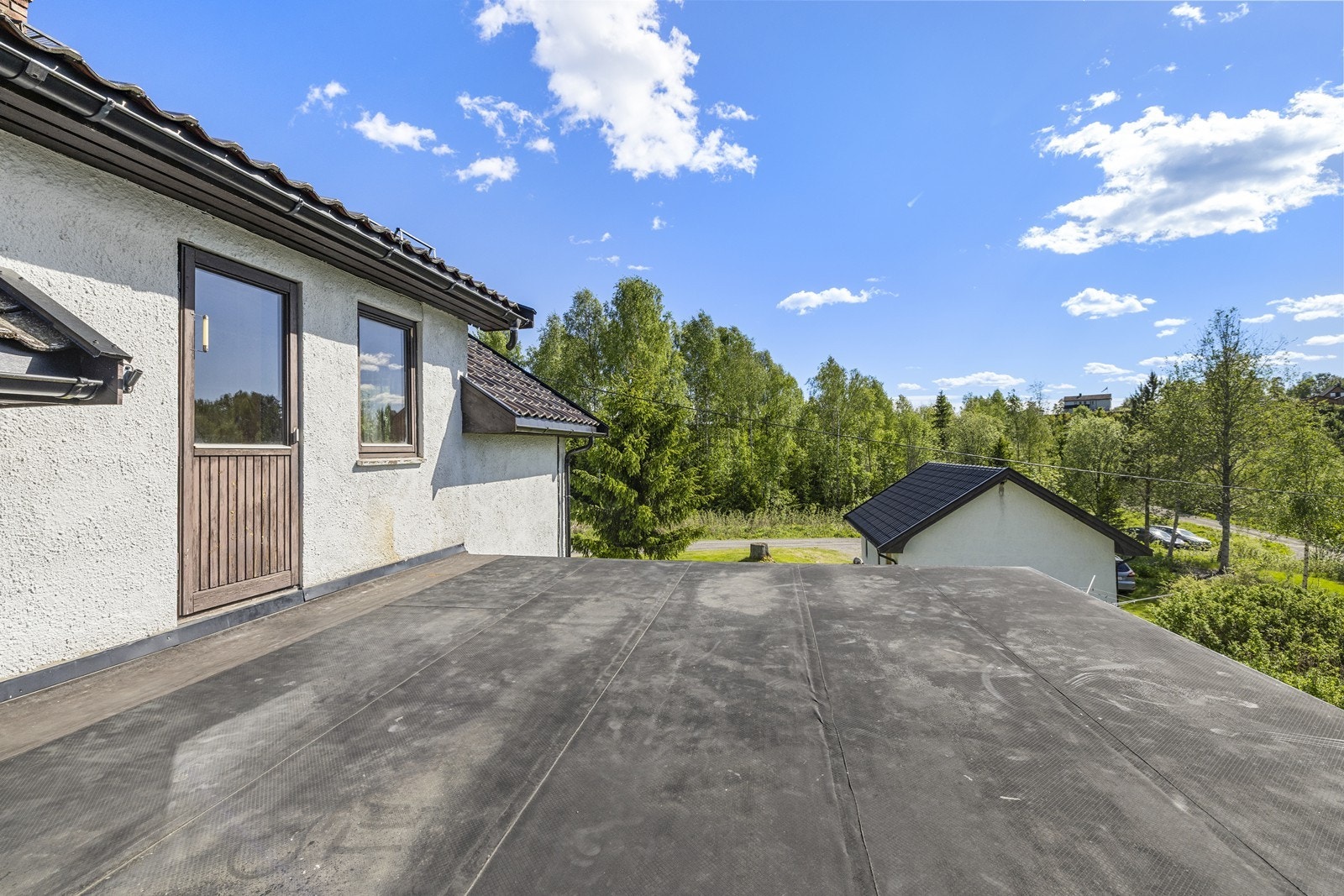 Terrassen er på omtrent 29 m² (rekkverk bør monteres). Galleribilde