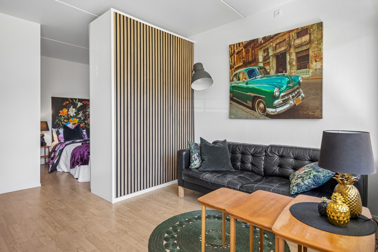 Stuen har god plass til en sittegruppe og tilhørende møblement. Galleribilde