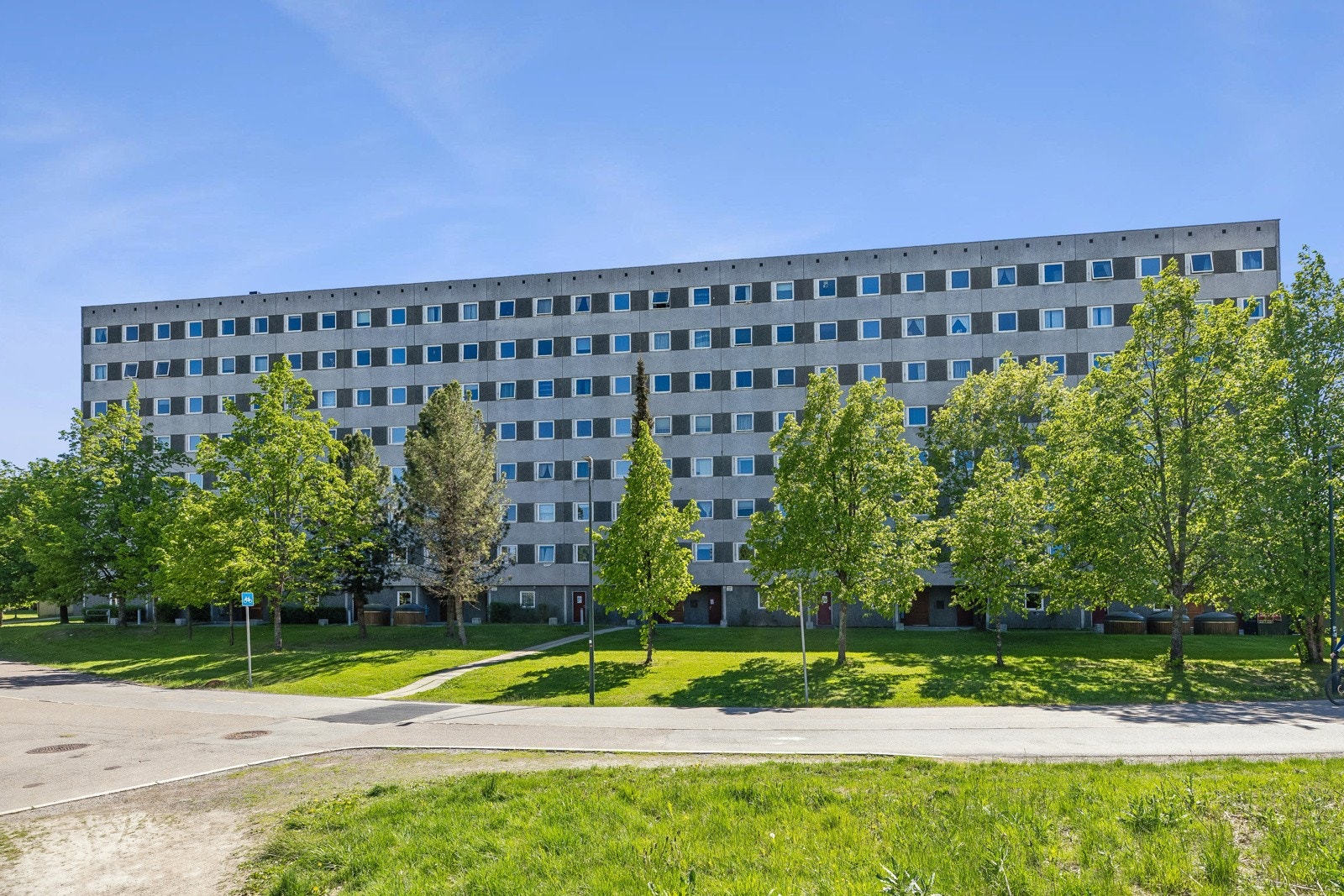 Haugenstua Borettslag tilbyr et hyggelig og familievennlig bomiljø med nærhet til både service, kollektivtransport og grøntområder. Galleribilde