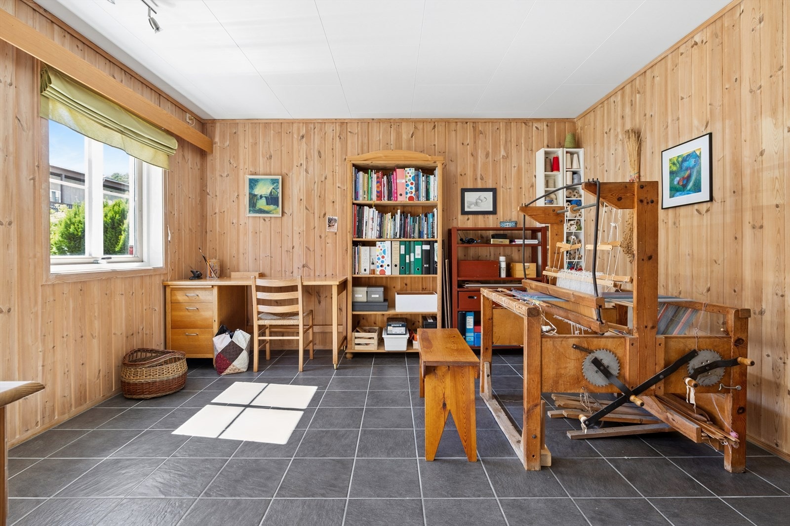 Stor romslig stue med god plass Galleribilde