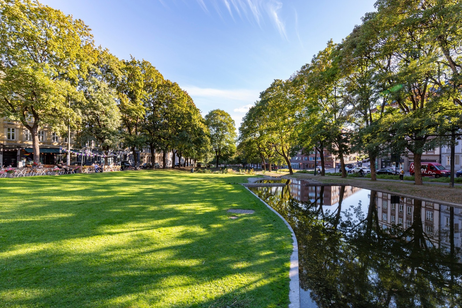 Alexander Kiellands plass er et populært og sentralt område beliggende midt mellom St. Hanshaugen, Sagene, sentrum og Grünerløkka. Galleribilde