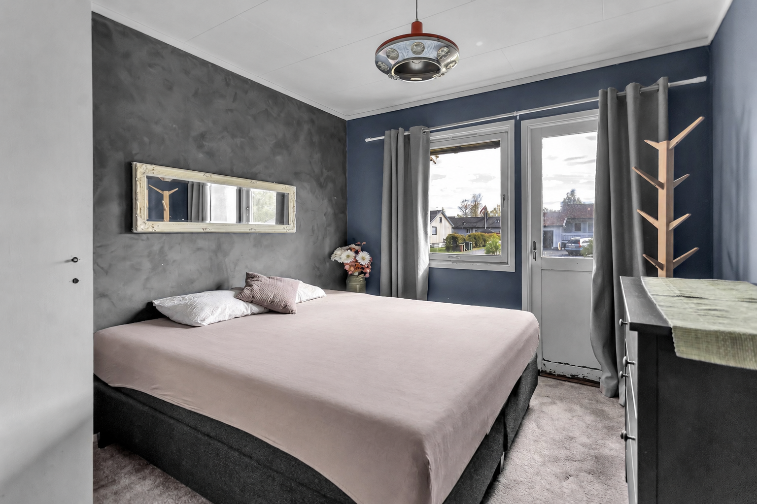Boligen har tre soverom (soverom 1/3) Galleribilde