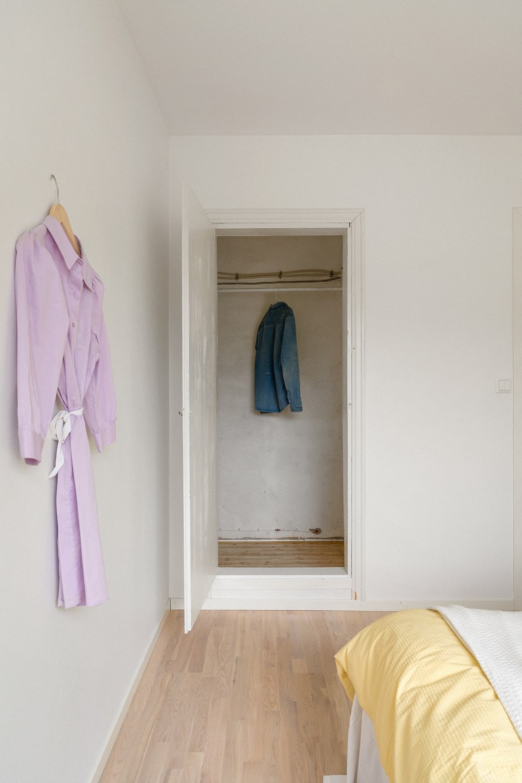 Fra soverommet er det dør in til en innvendig bod som kan benyttes som garderoberom om ønskelig. Galleribilde