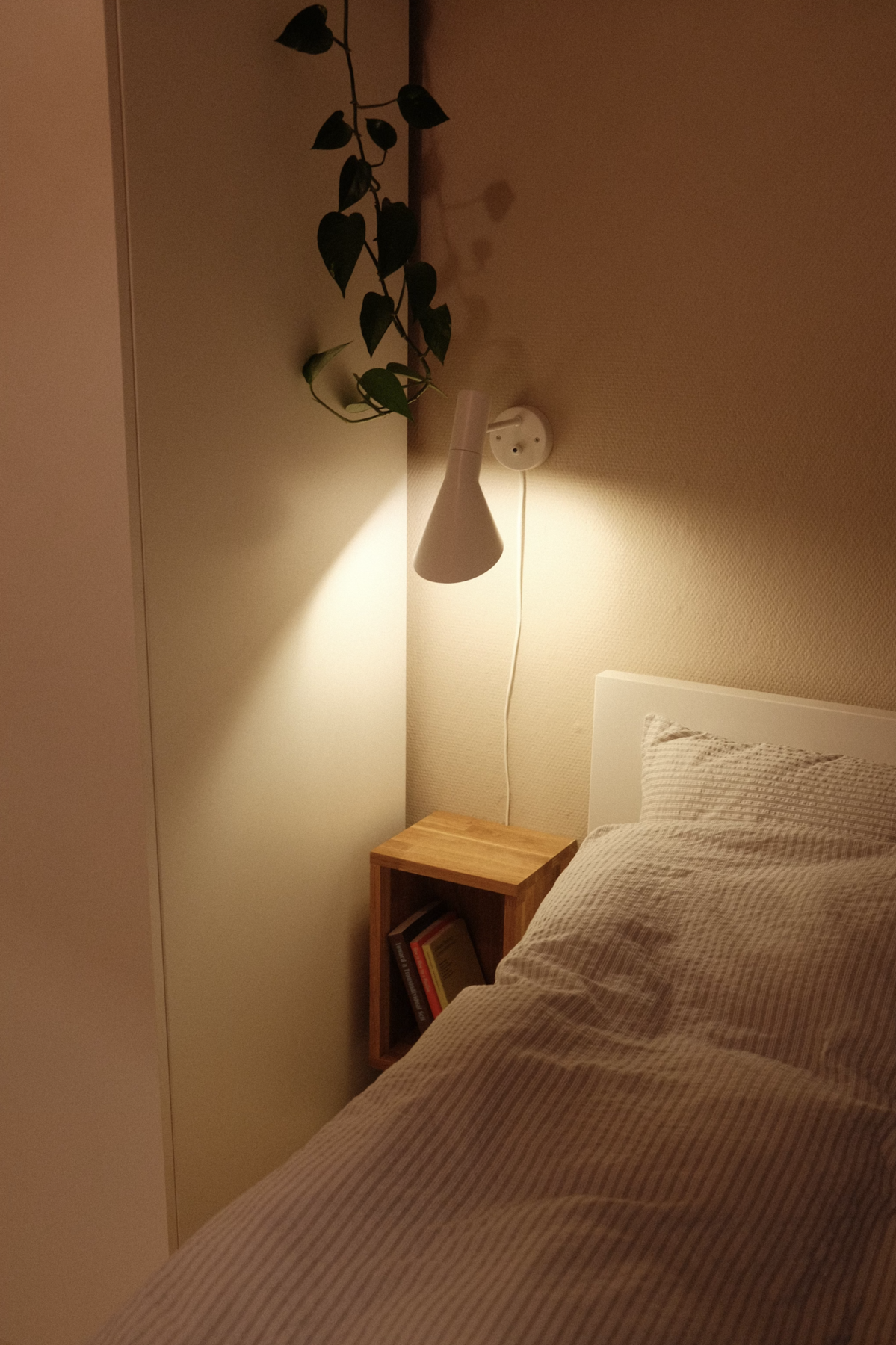Det går også an å lese i favorittboka på sengen. Galleribilde
