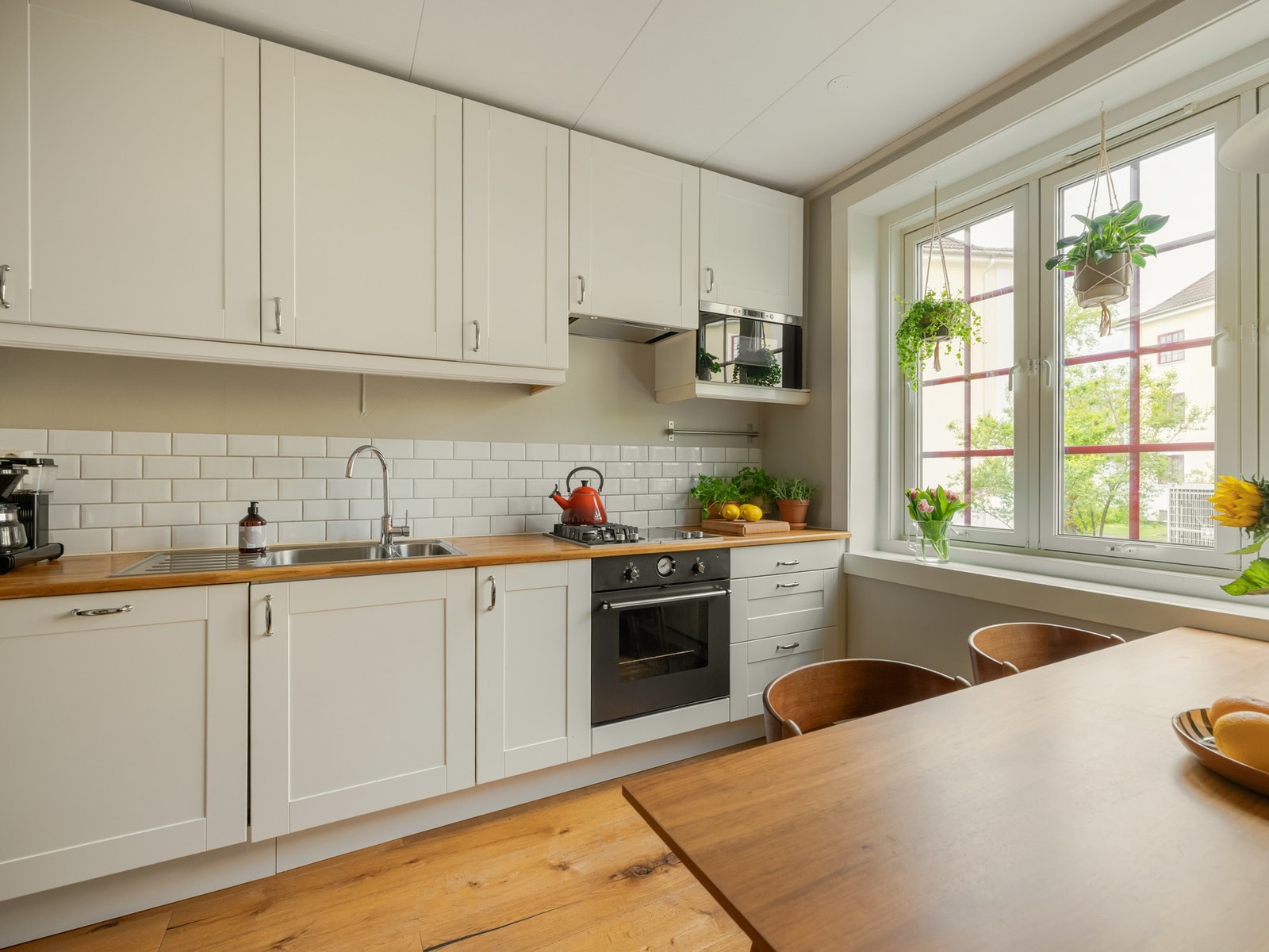 Kjøkkenet var for øvrig nytt i 2011, pusset opp i en tidløs og moderne stil. Galleribilde