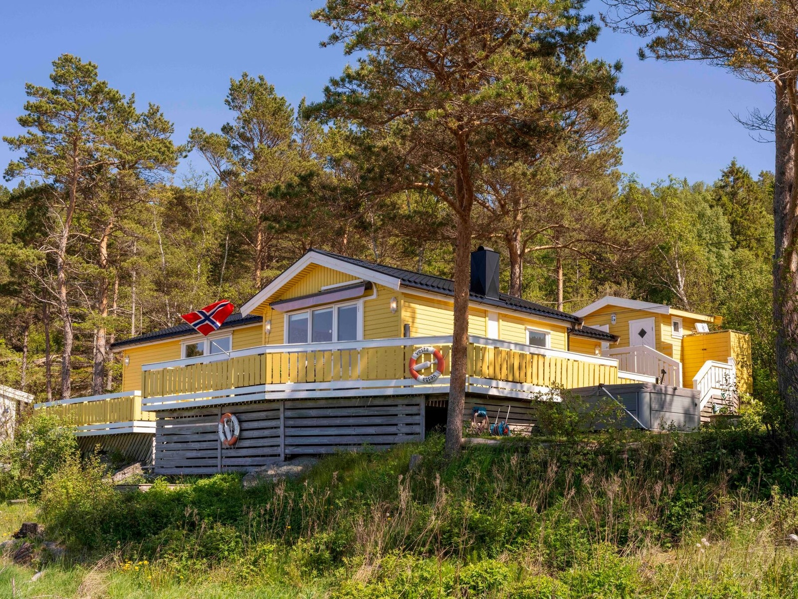 Hytta har en flott plassering i landskapet. Galleribilde