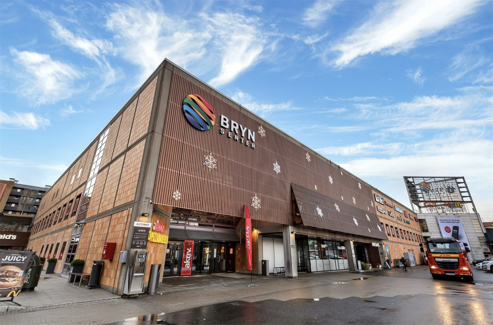 Bryn Senter ligger en kort kjøretur unna og tilbyr et godt utvalg av butikker og servicetilbud. Galleribilde