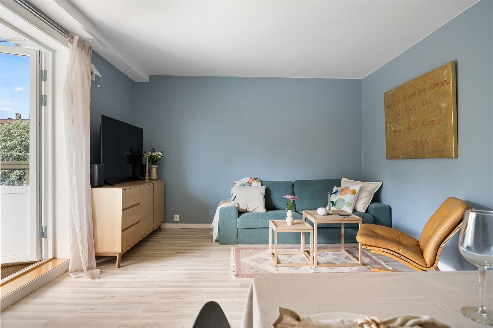 Leiligheten har en gjennomgående og funksjonell planløsning. Galleribilde
