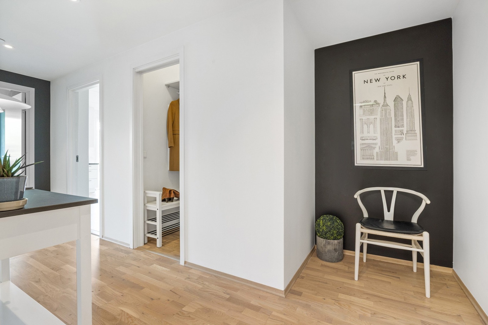 Entré med tilgang til bod/garderobe Galleribilde