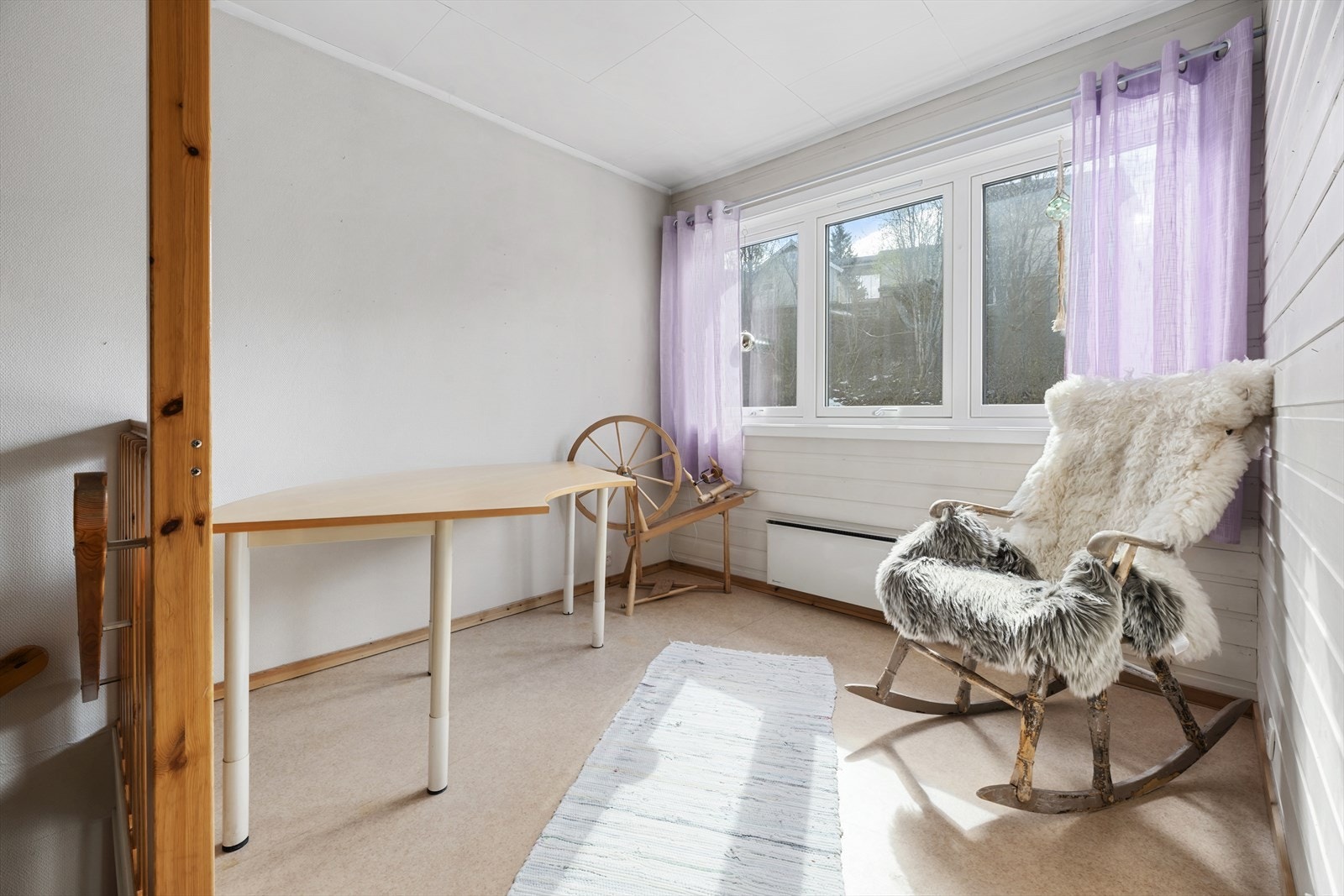 Når du kommer opp trappen til 2.etg. er det plass til et kontor Galleribilde