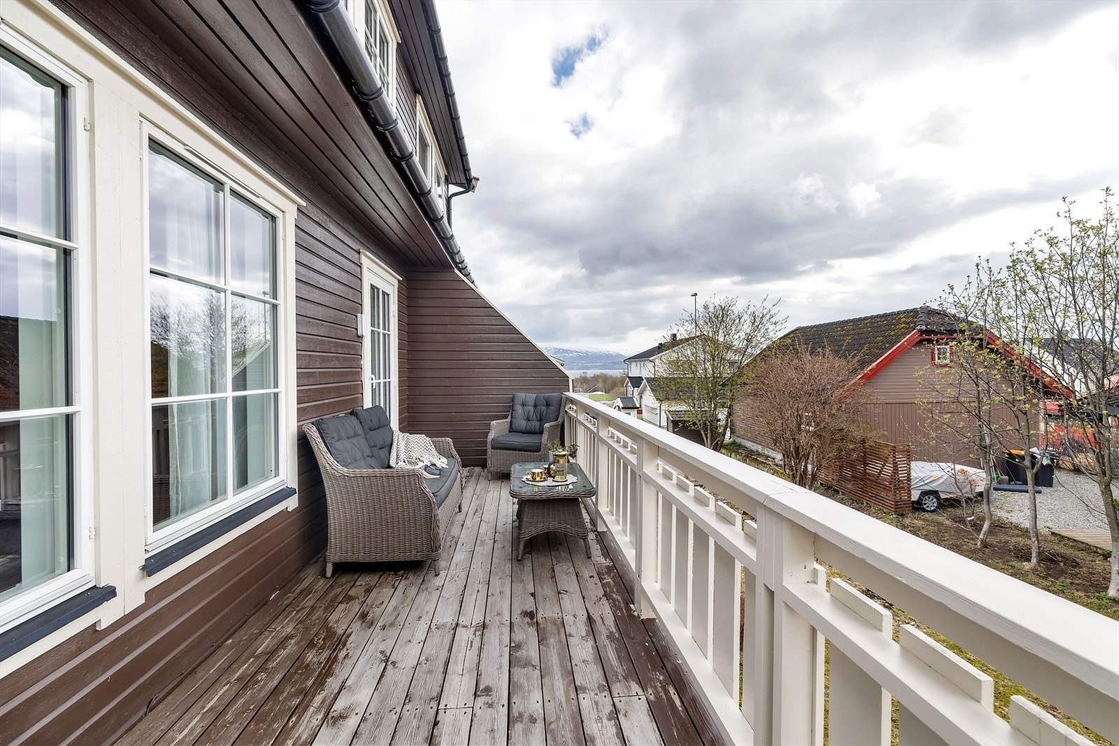 Veranda med utgang fra stuen. Galleribilde