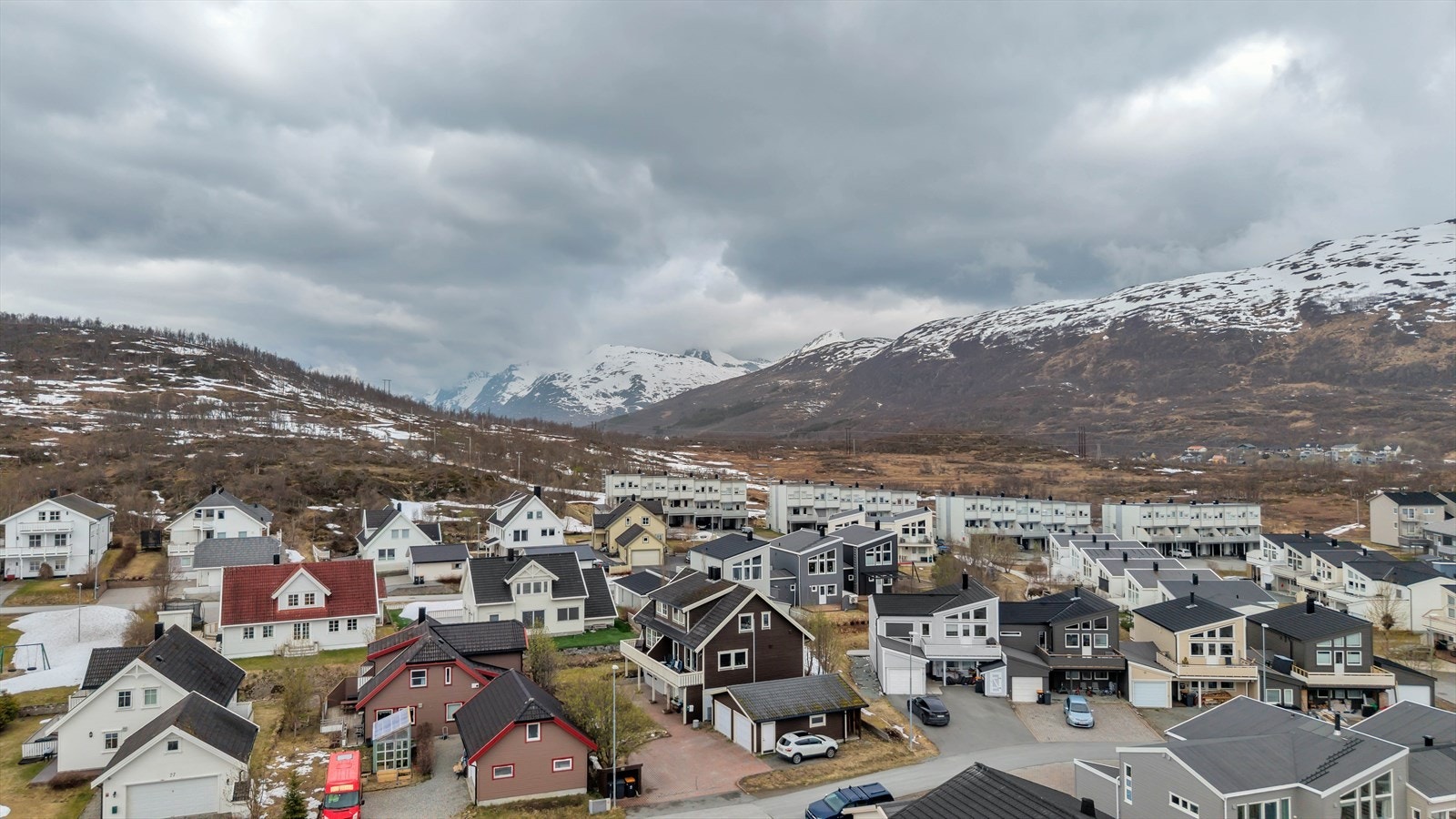 Populære turområder og lysløype i umiddelbar nærhet til eiendommen. Galleribilde