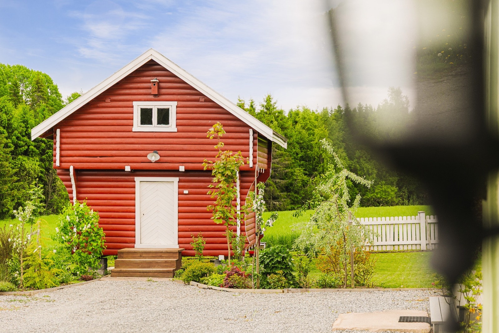 En innholdsrik og velholdt enebolig med attraktiv beliggenhet i rolige og landlige omgivelser i Eidsvoll. Galleribilde