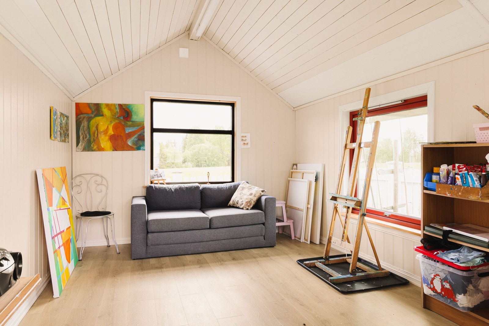 Hagestuen benyttes i dag som hobby- og kreativt rom. Galleribilde