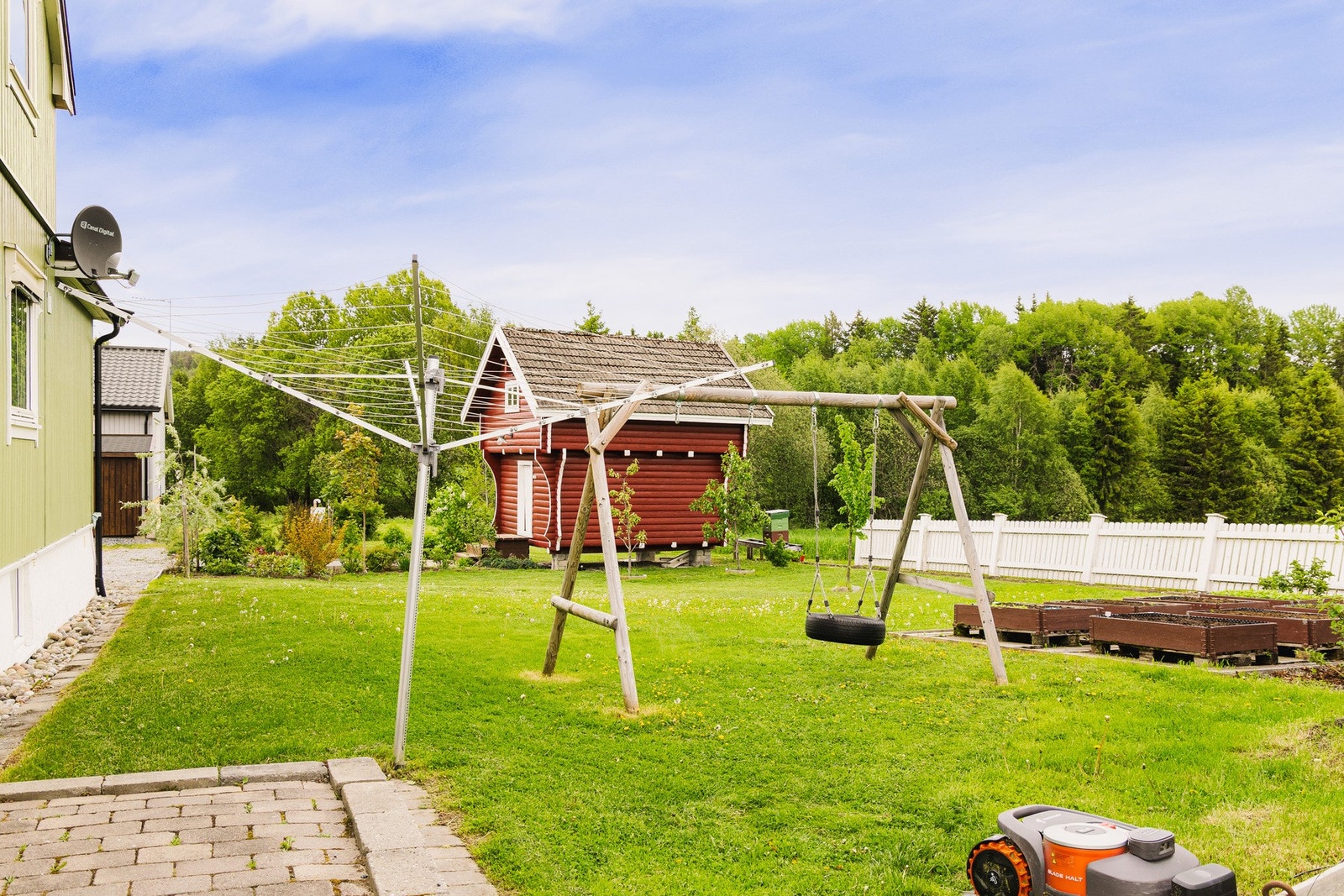Hagen byr samtidig på flotte oppholdsarealer hvor man kan nyte rolige sommerdager omgitt av grøntområder og landlige omgivelser. Galleribilde