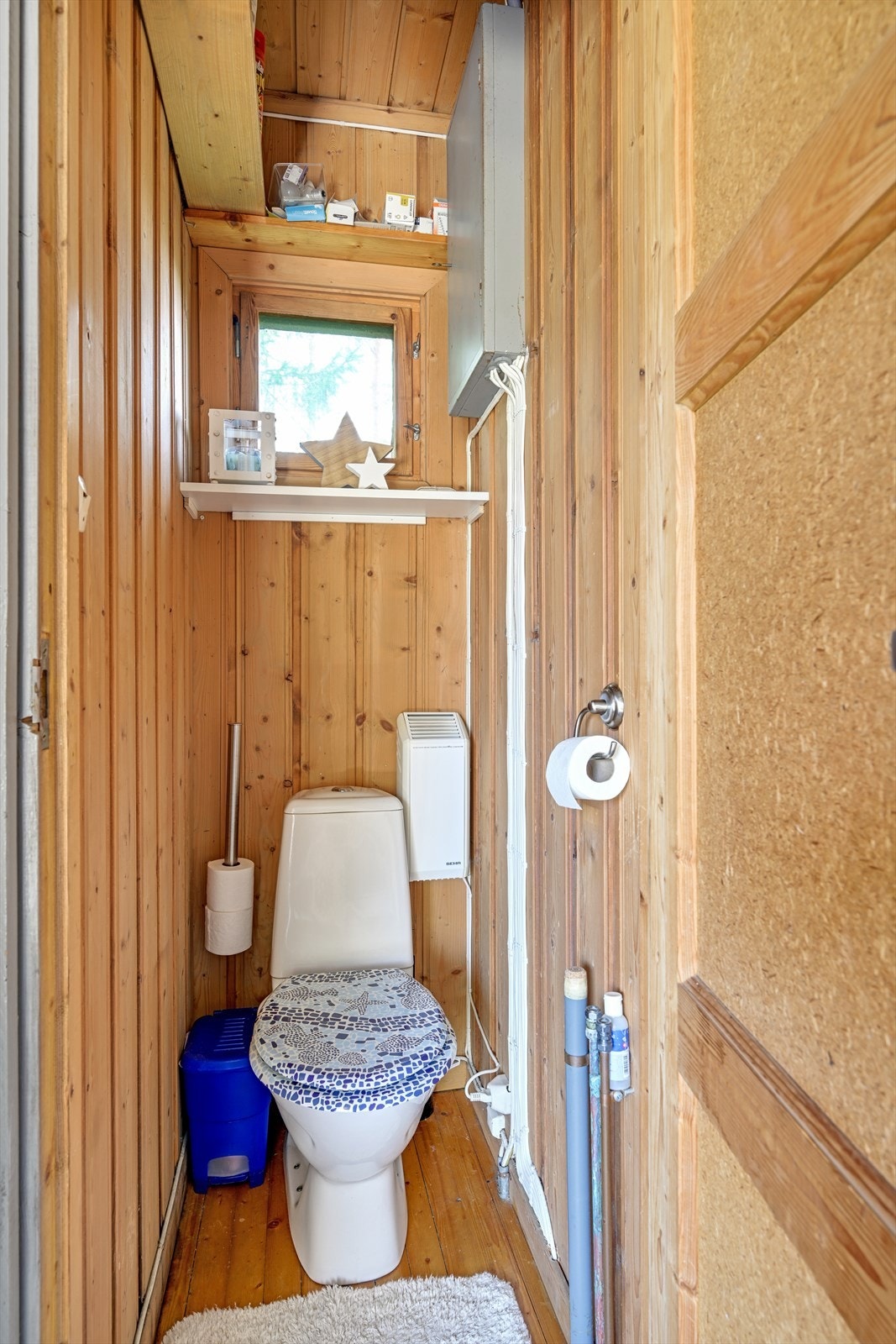 Hytta har et separat toalettrom med wc. Galleribilde