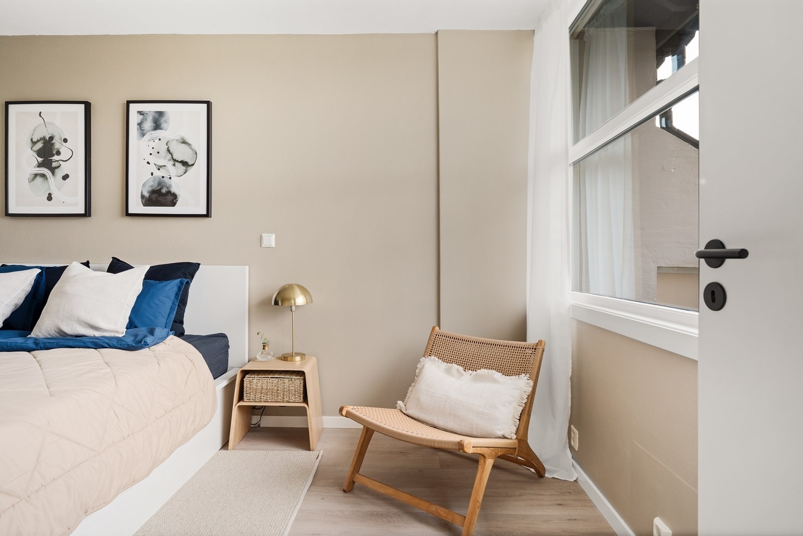 Soverommet er ca 14,37 m² Galleribilde