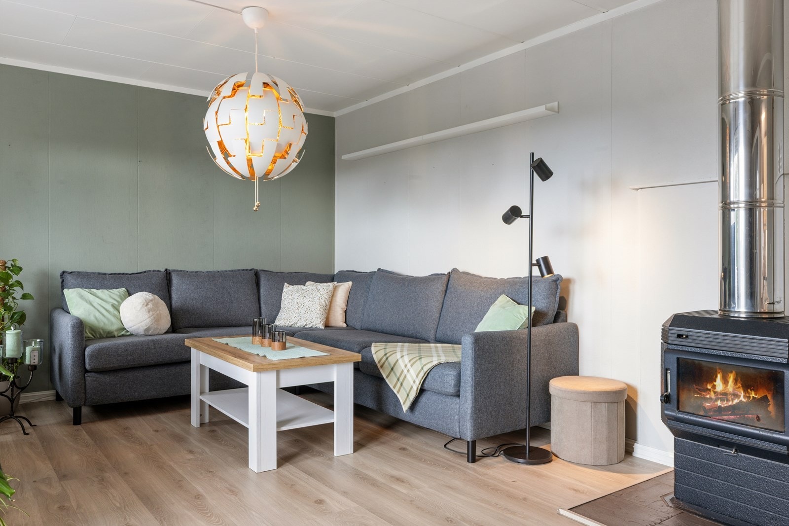 Stue med god plass til sofagruppe og annet ønsket inventar. Galleribilde