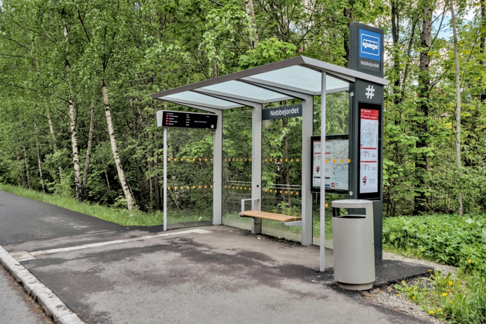 Nebbejordet bussholdeplass, ca. 2 minutters gange. Galleribilde