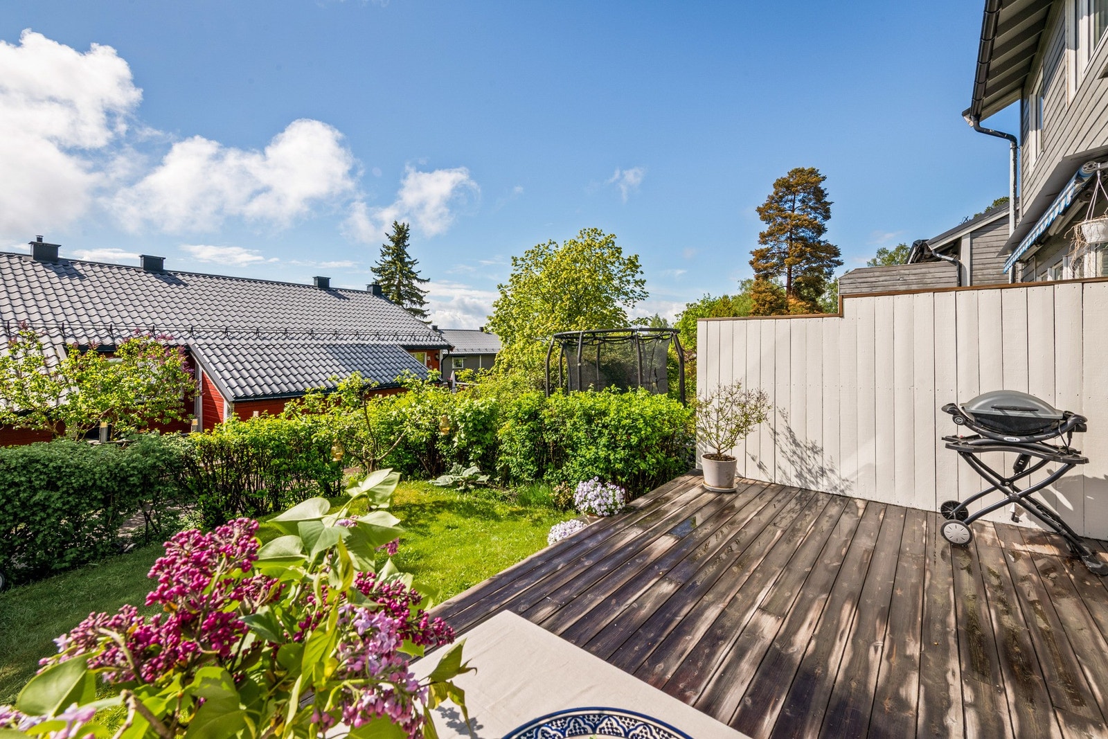 Her kan man nyte solen til sent på kvelden. Galleribilde