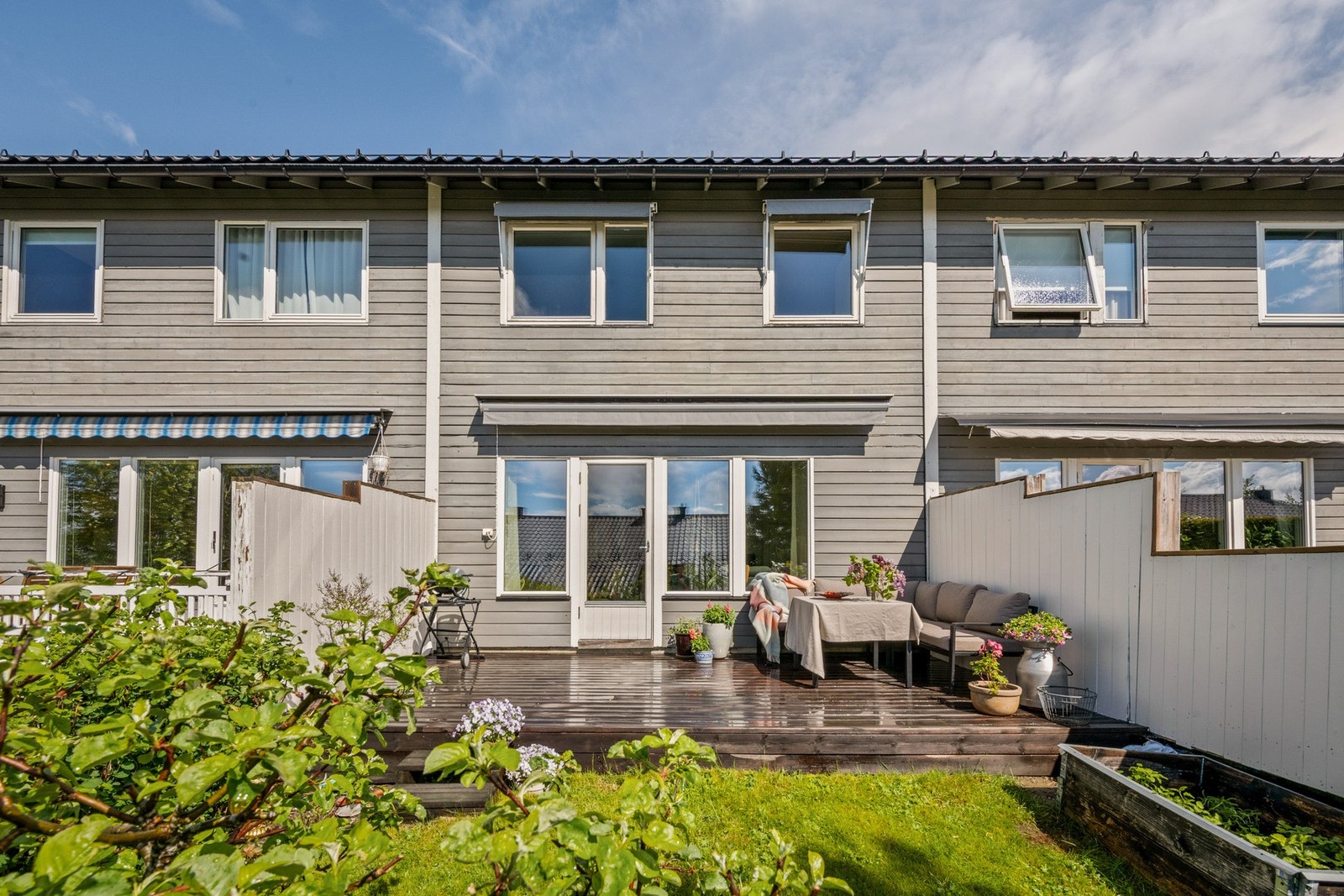 Koselig, lettstelt hage og vedlikeholdsfri terrasse. Galleribilde