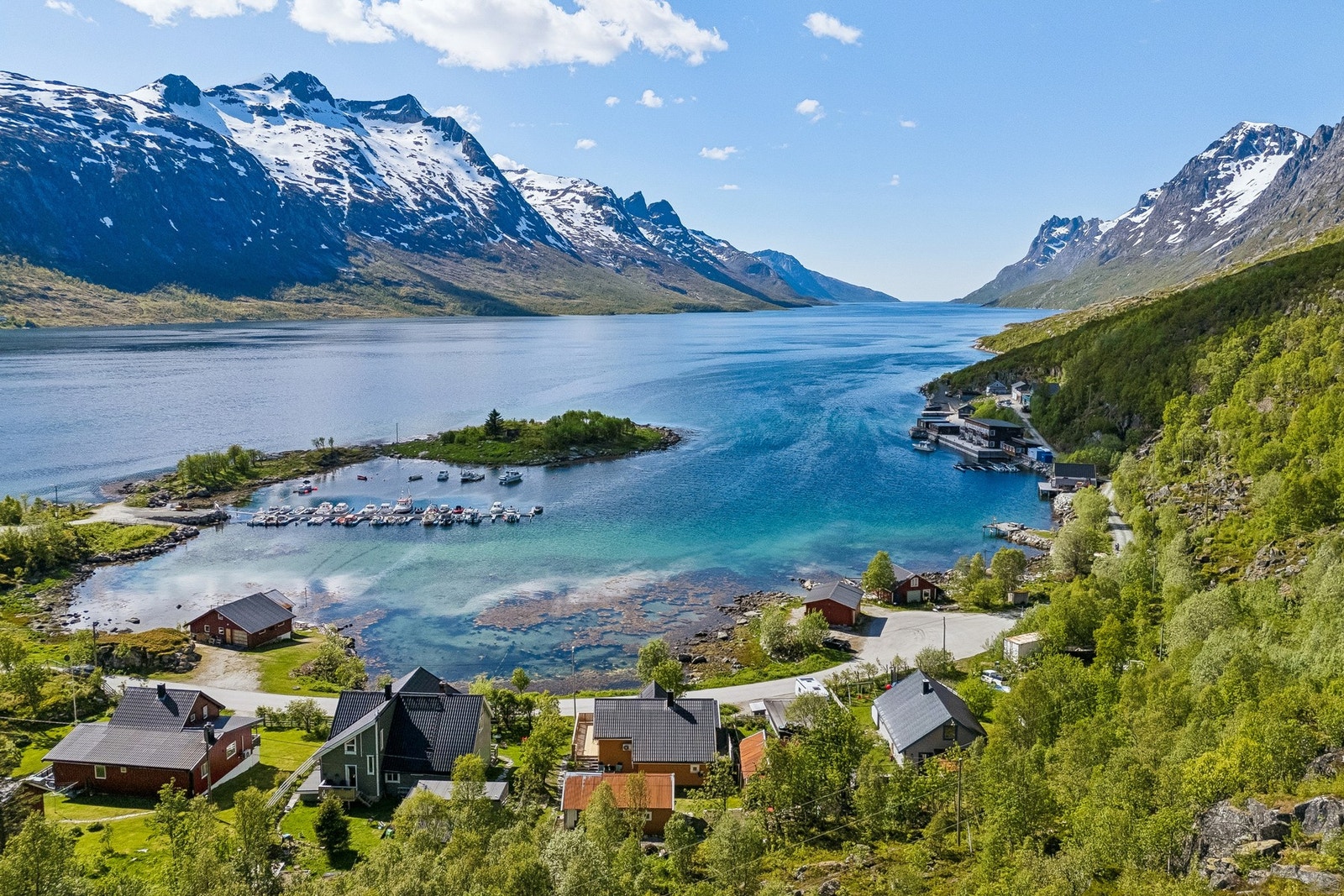 Ersfjordbotn er et eldorado for friluftsliv, med turmuligheter rett utenfor døren. Galleribilde