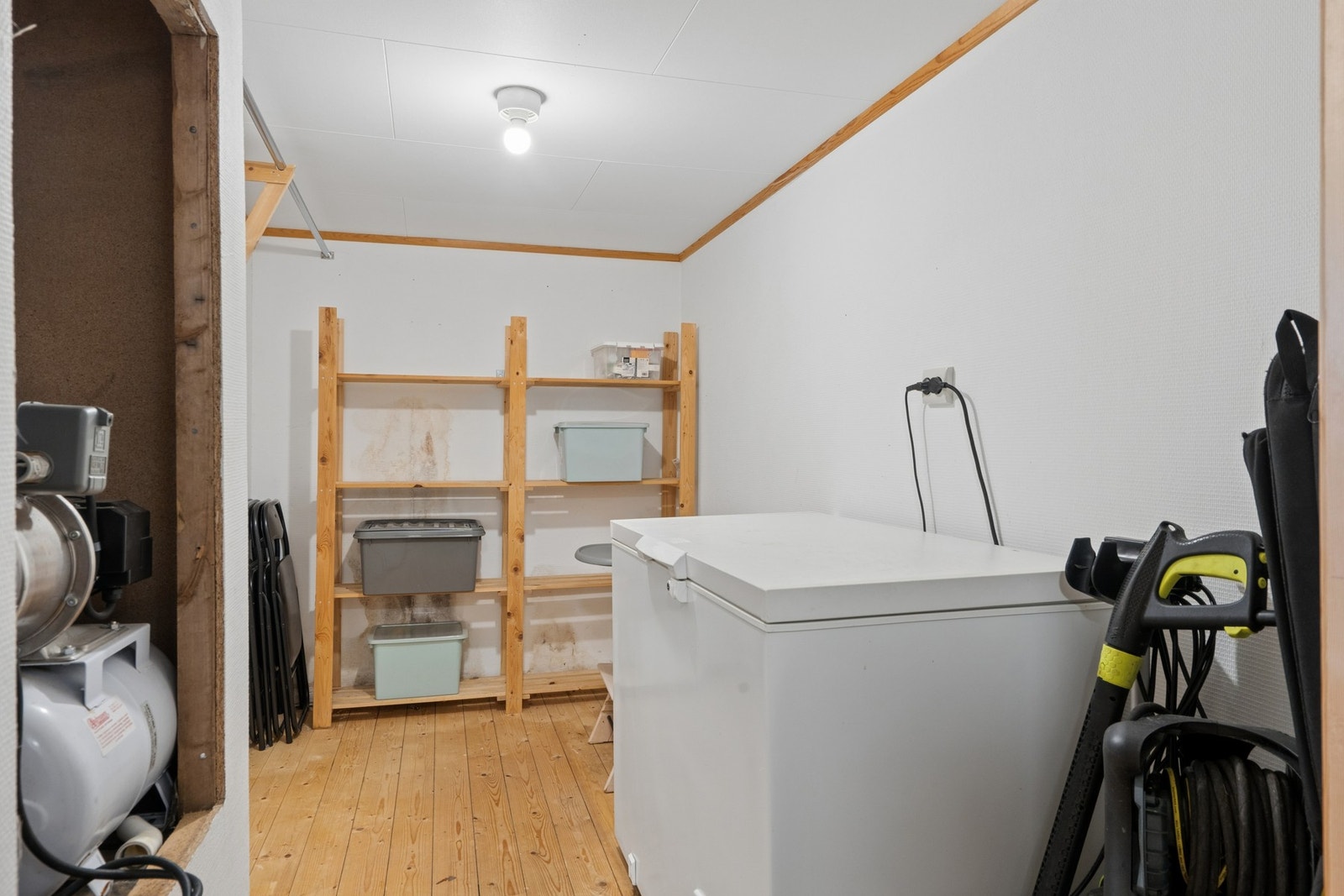 Praktisk bod som gir flere lagringsmuligheter Galleribilde