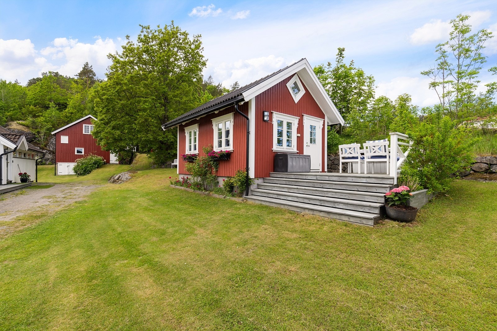 Bryggerhuset er plassert nord for boligen. Galleribilde