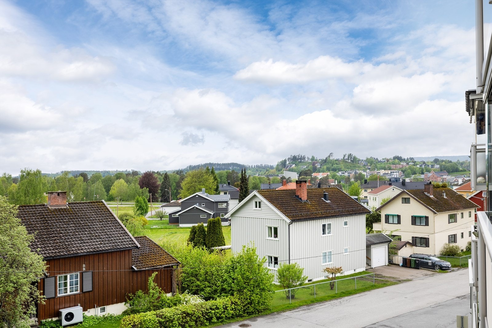Fra leiligheten er det kort vei til bussholdeplass på Vesterntangen. Galleribilde