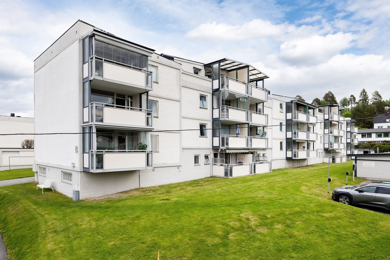 Nansenveien borettslag er ett stort borettslag, med store, opparbeidede grøntarealer. Galleribilde