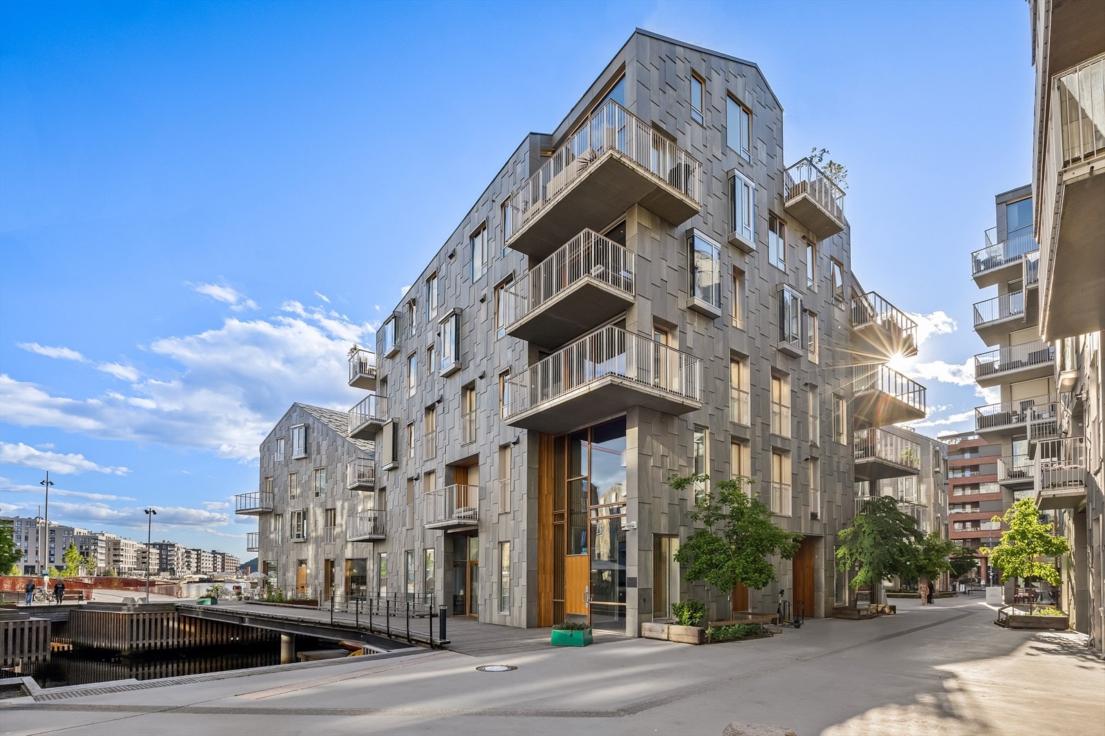 Her bor du i ett av Bjørvikas mest ikoniske bygg, tegnet av arkitekt Jan Albrechtsen. Galleribilde