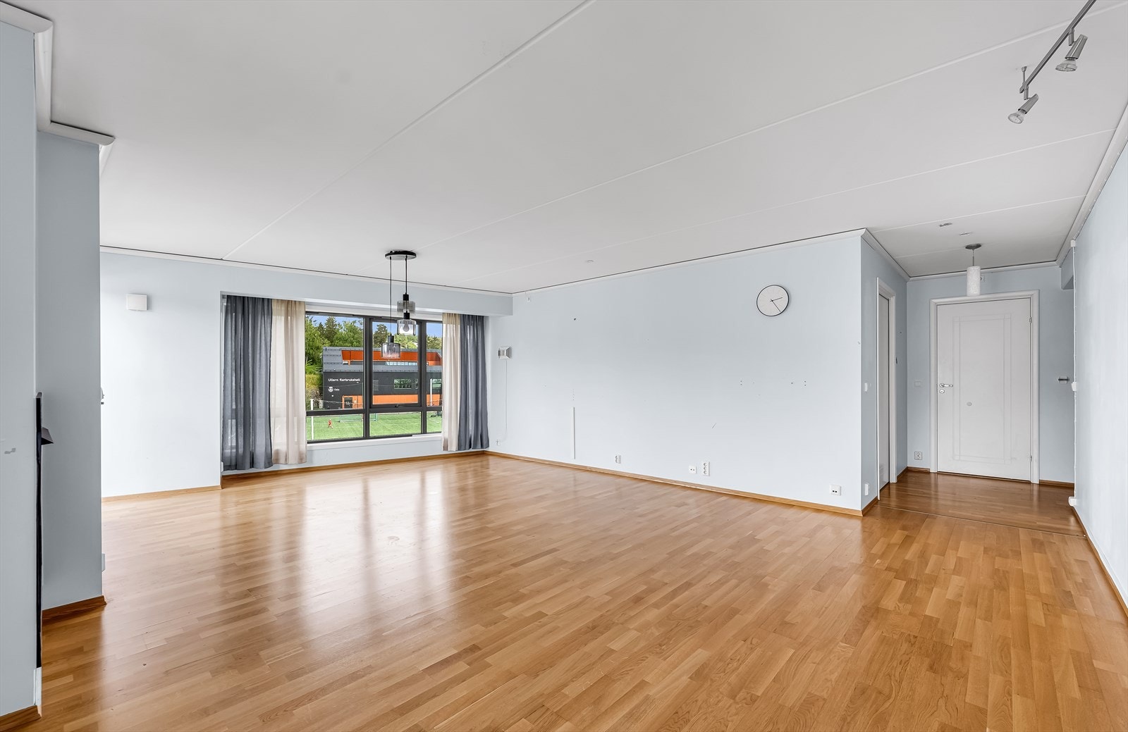 Om du vil prøve ny farge trykk på "bytt stil" som du finner under bildekarusellen. Galleribilde