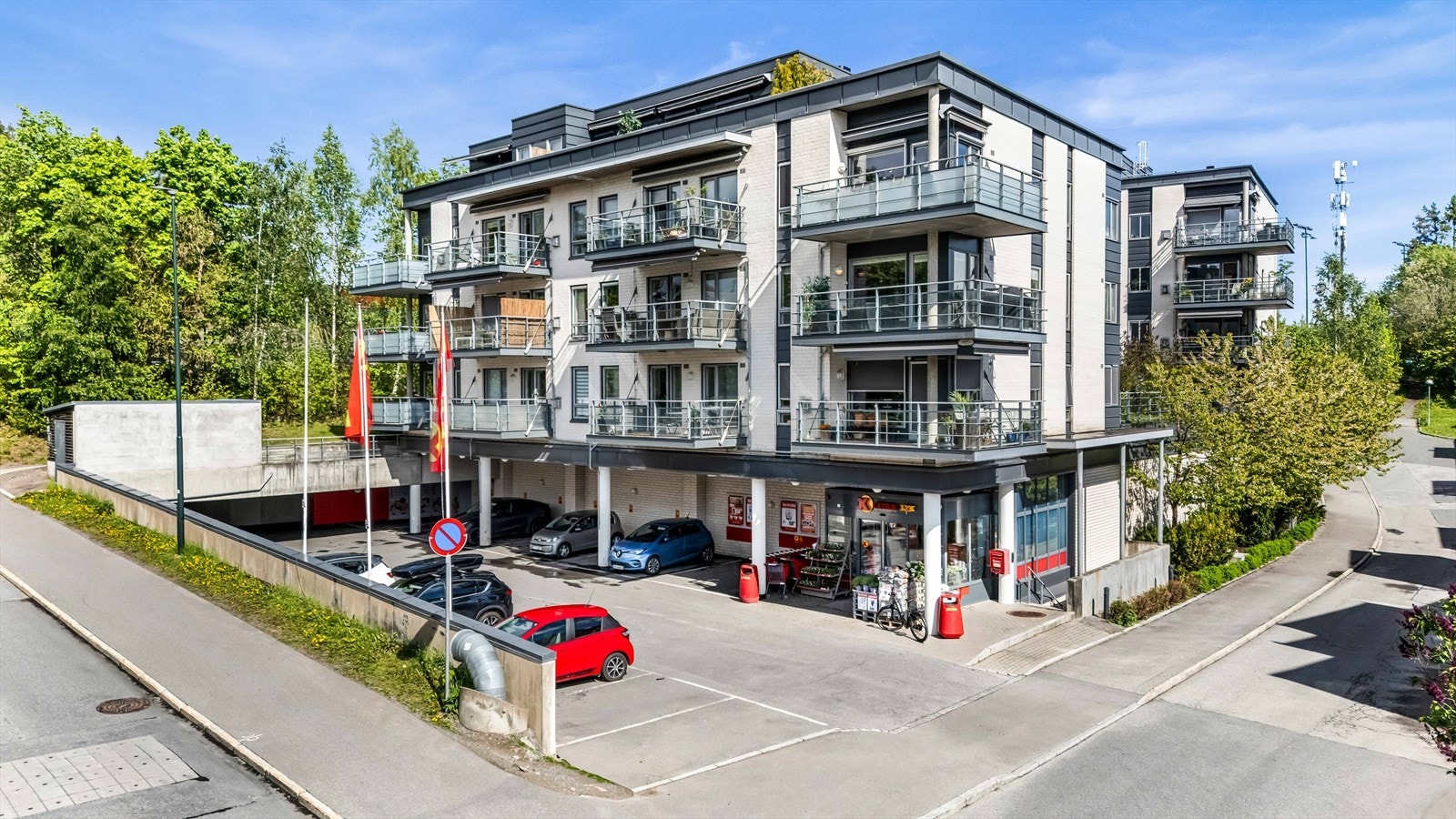 Kort vei til matbutikk, t-bane, buss m.m. Galleribilde