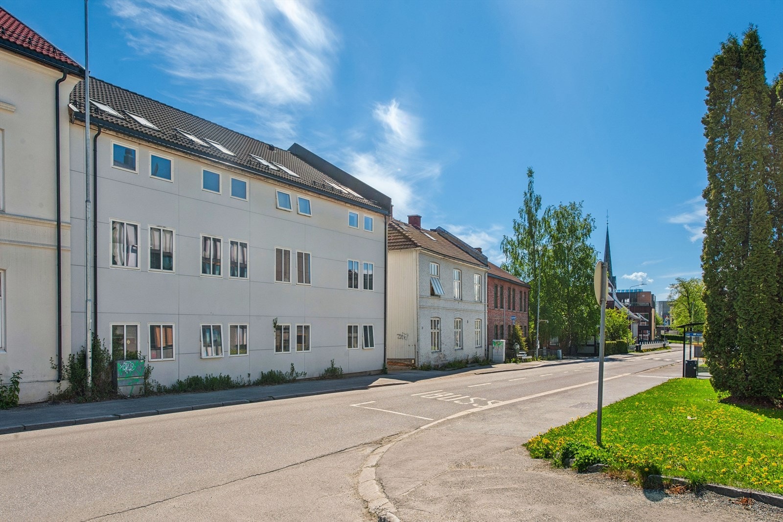 Bussholdeplass ligger kun noen meter fra sameiet. Galleribilde